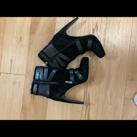 🔥🔥🔥Black Suede High Heel Bootie - Picture 3 of 6